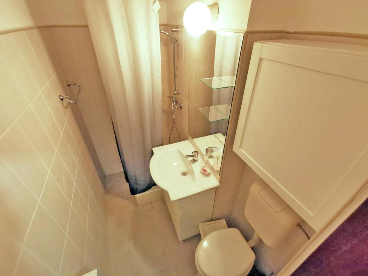 Apartamento Cozy Studio Athenee Bucarest Exterior foto